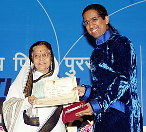 Pratibha Devisingh Patil presenting the Rajat Kamal Award to Prof. Arindam Chaudhuri for the Best Hindi Film (Hindi Do Dooni Char), at the 58th National Film Awards function, in New Delhi on September 09, 2011.jpg