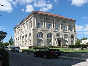 Putnam County Courthouse in Ottawa, southwestern angle