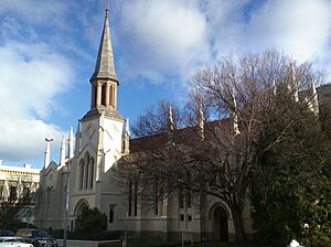 St Andrew's Kirk, Launceston in late winter, August 2015.jpg