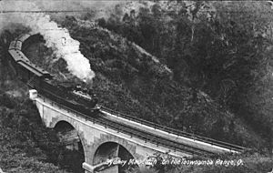 StateLibQld 1 52892 Sydney Mail train crossing Swanson's Bridge on the Toowoomba Range, ca. 1910