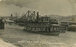 Steamer Colfax at Highest Draw Bridge in U.S., circa 1910 - St. Maries, Idaho (52424881273)