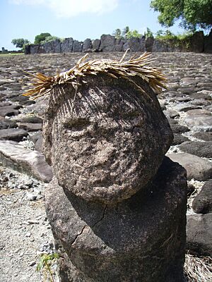 Taputapu marae Raiatea little man