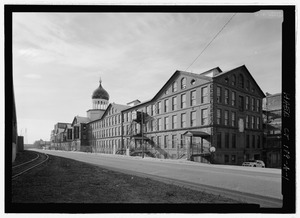 VIEW SOUTH OF EAST ARMORY OF NORTHEAST CORNER. - Colt Fire Arms Company, East Armory Building, 36-150 Huyshope Avenue, 17-170 Van Dyke Avenue, 49 Vredendale Avenue, Hartford, Hartford HAER CT-189-A-1