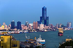 高雄港 Kaohsiung Harbor 全貌 (62571253)