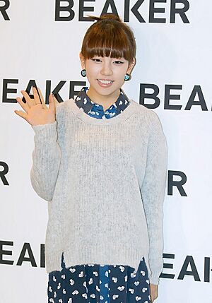 121025-비이커-론칭파티백아연