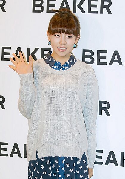 121025-비이커-론칭파티백아연