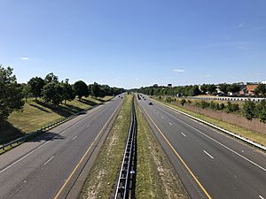 2021-05-31 16 58 25 View west along New Jersey State Route 446 (Atlantic City Expressway) from the overpass for Camden County Route 689 (Berlin-Cross Keys Road) in Gloucester Township, Camden County, New Jersey