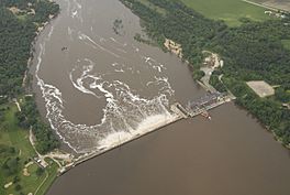 Aerial view of the Prairie du Sac Dam during the 2008 flood.jpg