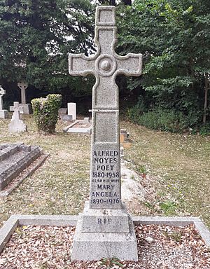 Alfred Noyes gravestone