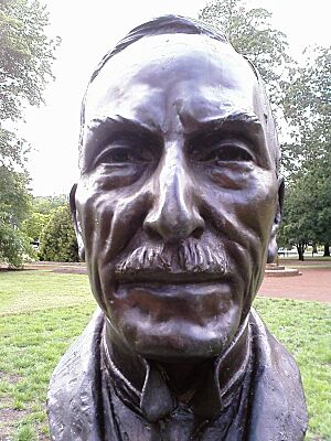 Billy Hughes bust