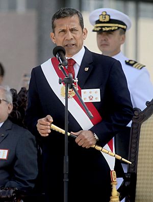 CEREMONIA DE GRADUACIÓN DE CADETES NAVALES (15844100167) (cropped)