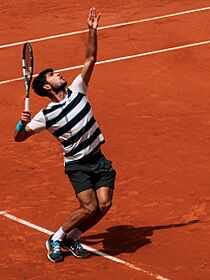 Carlos Alcaraz - Roland Garros 2025 - serving (cropped)