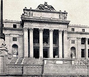 Central facade of the Legislative Building