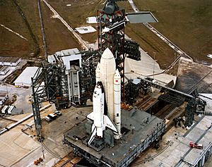 Columbia STS-1 arrival at launch pad