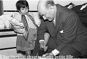 Elias suraqui chaussant petite fille