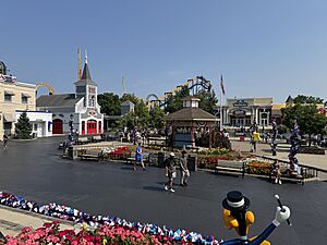 Hometown Square Six Flags Great America