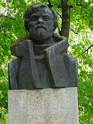 Hristo Prodanov monument in Karlovo.jpg