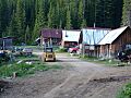 Image of Gildersleeve Mine and the road leading to the cabins