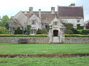 Lytes Cary 2009 East front from beyond haha