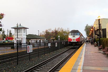 Northbound train leaving Redwood City station, November 2018.JPG