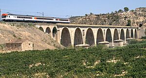Renfe 448 - Nonaspe, Puente de los 10 ojos