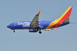 Southwest Airlines Boeing 737-700 on finals at LAX
