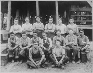 Twenty five Indians from the Carlisle Indian College, Pennsylvania, are learning to build ships in the greatest shipyard - NARA - 533744