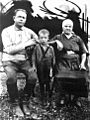 Миша Горбачёв с дедом Пантелеем и бабушкой Василисой