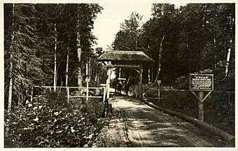 1899-Stoddard-Uncas-gate-L.jpg