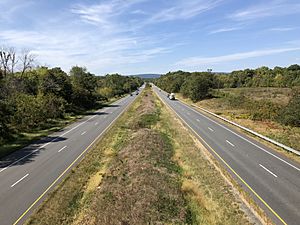 2019-09-27 12 48 03 View west along Virginia State Route 7 (Harry Byrd Highway) from the overpass for Virginia State Route 690 (Hillsboro Road-North 21st Street) in Purcellville, Loudoun County, Virginia