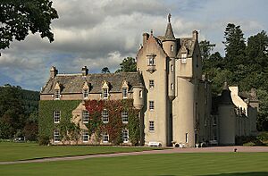Ballindalloch Castle (2) - geograph.org.uk - 968662