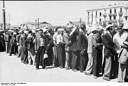 Bundesarchiv Bild 101I-168-0894-22A, Griechenland, Saloniki, Erfassung von Juden
