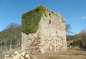 Fairlie Castle tower from the south-west.JPG