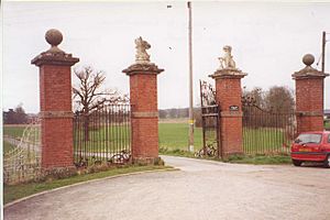 Gateway to Canon Frome Court - geograph.org.uk - 61029