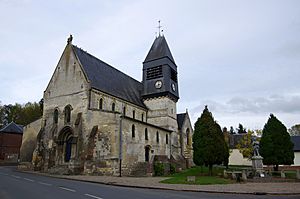 Guerbigny église et monument-aux-morts 1
