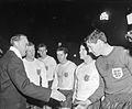 Jubileumwedstrijd 75 jaar KNVB. Nederland tegen Engeland 1-1. De Prins wordt voo, Bestanddeelnr 917-2245