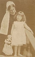Photo of Julia Duckworth in mourning with her daughter Stella, aged about 3 or 4 taken around 1873