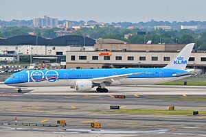 KLM Royal Dutch Airlines Boeing 787-10 Dreamliner PH-BKA (100 Years livery)