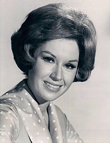 Pat Crowley in Please Don't Eat the Daisies (1965).JPG