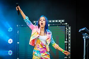 Sanni - Ilosaarirock 2016 - 08