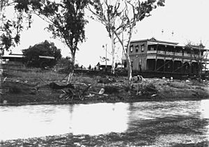 StateLibQld 1 138591 Leo Hotel moving along Lime Street, Clermont, 1917