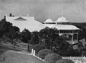 StateLibQld 1 64751 Side view of the distinctive, pavilion verandahs of the residence, Cremorne, Brisbane, ca. 1935