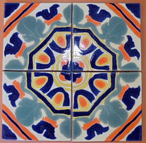 This 4-tile pattern illustrates very well the patterns of Hispano-Moresque tile as well as the color pallette