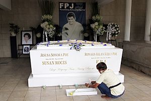 Tomb of Fernando Poe Jr. and Susan Roces in November 1, 2022 (57680)