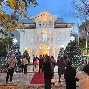 Vakko store on Bağdat Avenue, Istanbul, December 2022.jpg