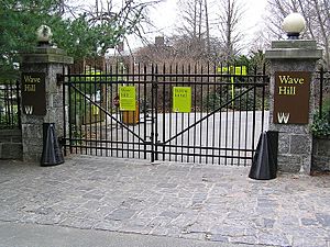 Wave Hill entrance