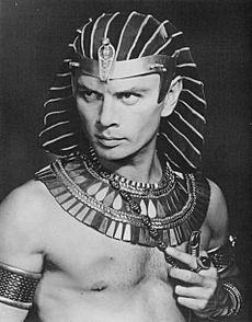 Yul Brynner in The Ten Commandments (1956) (cropped)