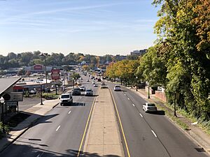 2022-10-12 10 15 55 View south along Pennsylvania State Route 611 (Old York Road) from the overpass for Edge Hill Road in Abington Township, Montgomery County, Pennsylvania