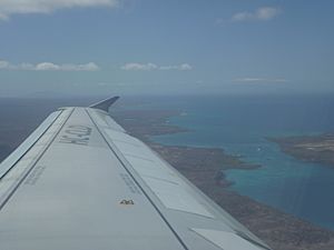 Alvaro Sevilla Design Isla Santa Cruz Galapagos y Baltra y Itabaca Channel foto tomada desde el avion