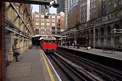 Barbican tube station MMB 02.jpg